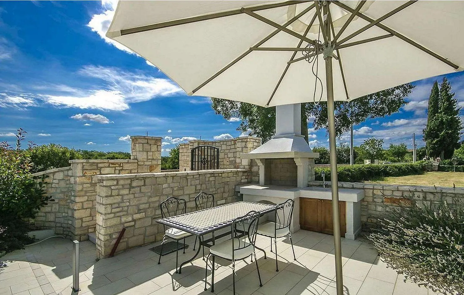 Holiday home Traumhafte Istrische Steinvilla Mit Privatpool, Hydromassageecke, Aussendusche, Bbq Sveti Lovrec Pazenaticki